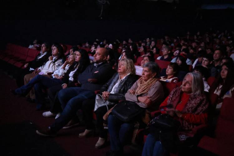 El Concejo Joven y el Concejo Mayor compartieron una jornada de cine, memoria y debate