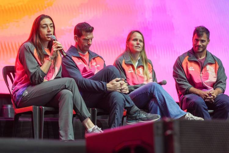 Juegos Suramericanos: Santa Fe dio la bienvenida y entregó los kits a los voluntarios