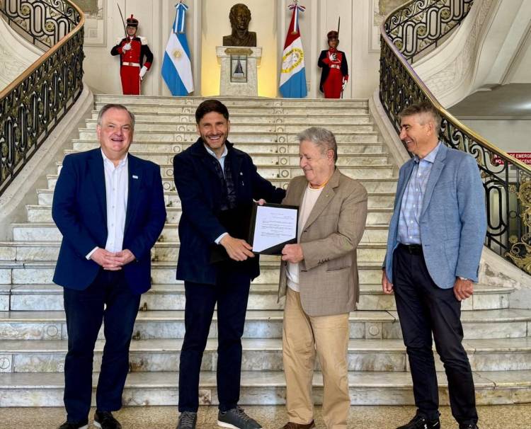 El gobernador Pullaro recibió al expresidente Eduardo Duhalde