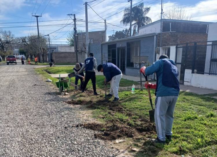 La Municipalidad puso en marcha un plan de zanjeo para mejorar la situación de anegamiento en barrios que no tienen desagües