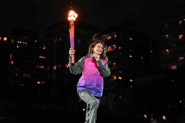 Una llama, una ciudad y una leyenda: Luciana Aymar encendió el fuego de los Juegos Suramericanos