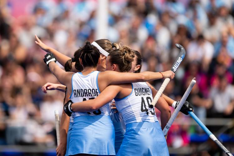 Las Leonas vencieron a Chile y Santa Fe las acompañó en una tarde de fiesta