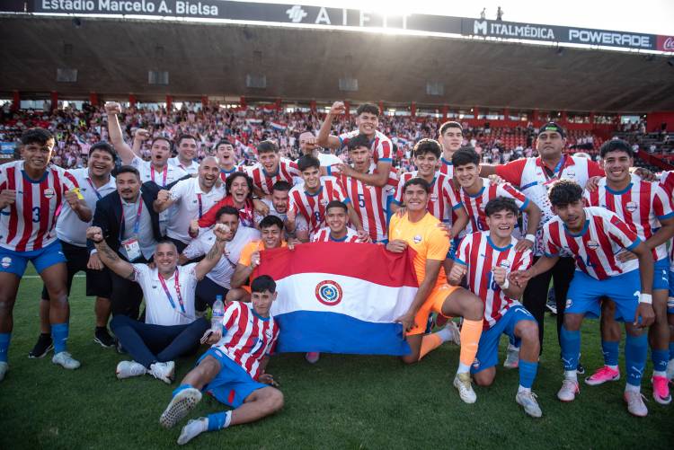 Oro en fútbol con Paraguay: la historia del arquero Leo Sosa, un santafesino por adopción