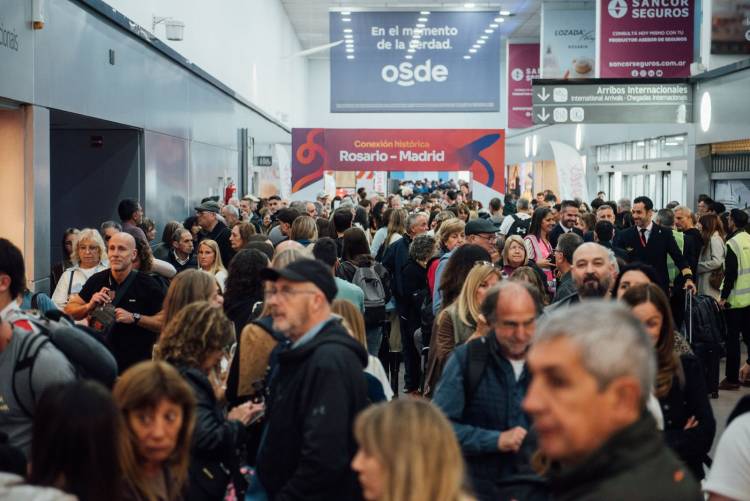 Con el vuelo Rosario-Madrid la provincia recuperó la conexión aérea directa con Europa: “Hoy llegamos al mundo de manera ágil, rápida y económica”, afirmó Pullaro