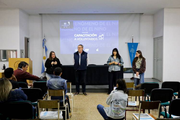 La Municipalidad y la UNL iniciaron capacitaciones para voluntarios ante el fenómeno El Niño