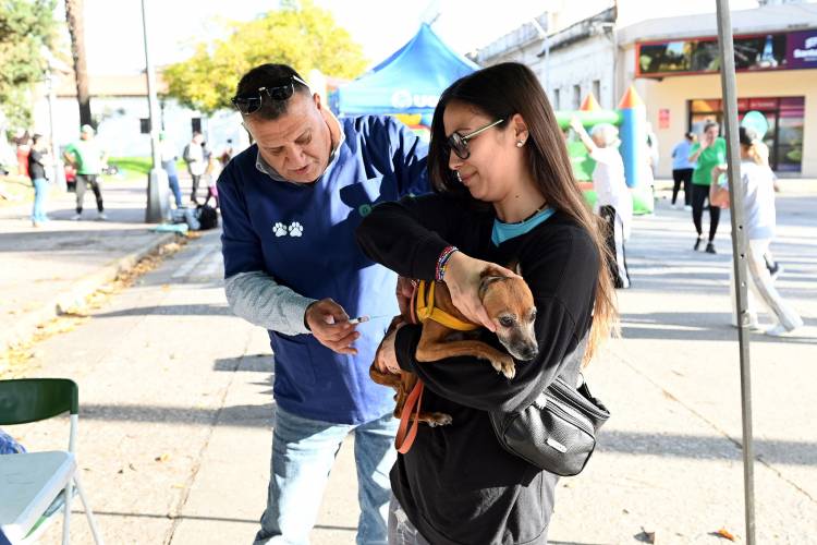Imusa continúa con la campaña de sanidad animal en el Distrito Oeste