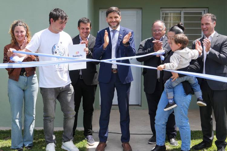 Jimena Senn acompañó al gobernador Pullaro en la inauguración de obras en tres localidades de Las Colonias