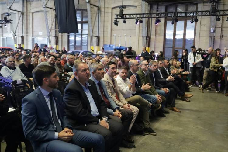 Poletti acompañó la sexta subasta de bienes incautados al delito en la Estación Belgrano