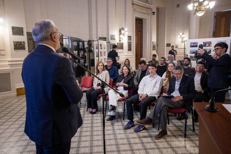 El Senado fue sede de la presentación del cortometraje “Raíces del barro”