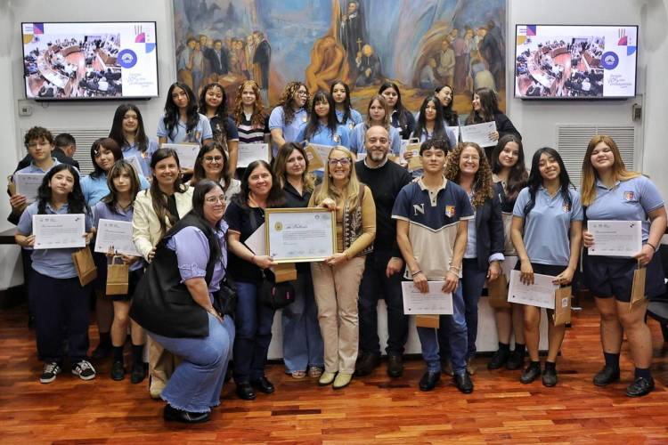 Vocación y legado: el Concejo Municipal entregó la distinción Marta Samatán a la trayectoria educativa