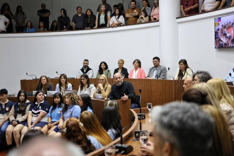 Vocación y legado: el Concejo Municipal entregó la distinción Marta Samatán a la trayectoria educativa
