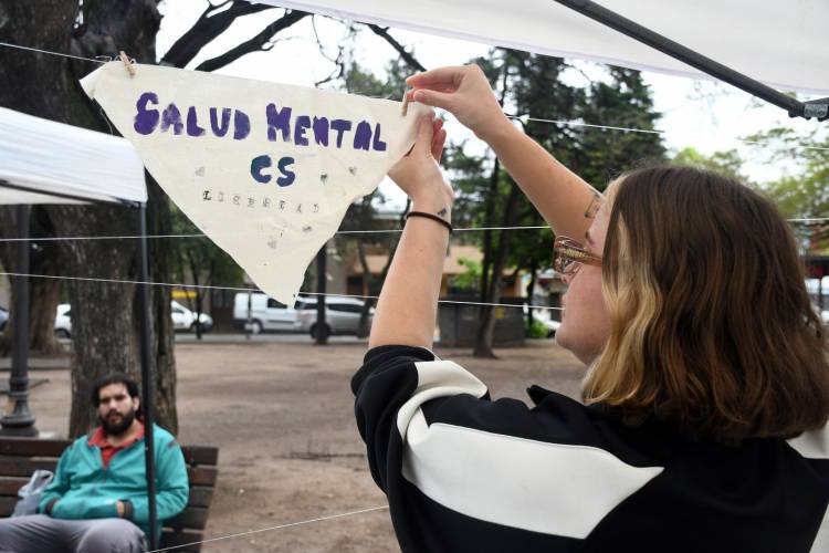 Mes de la Salud Mental: se realizó una feria abierta en la Plaza Pueyrredón