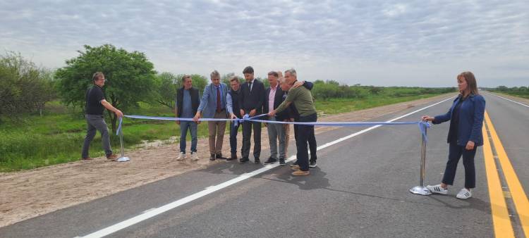 Borla en la inauguración de obras en el puente sobre el Río Salado en La Penca