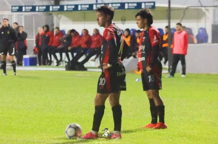 Otro gol de Lago para la levantada de Colón: "Estamos muy unidos"