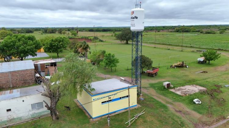 El Gobierno Provincial finaliza la red para llevar agua corriente a vecinos de Jacinto L. Arauz